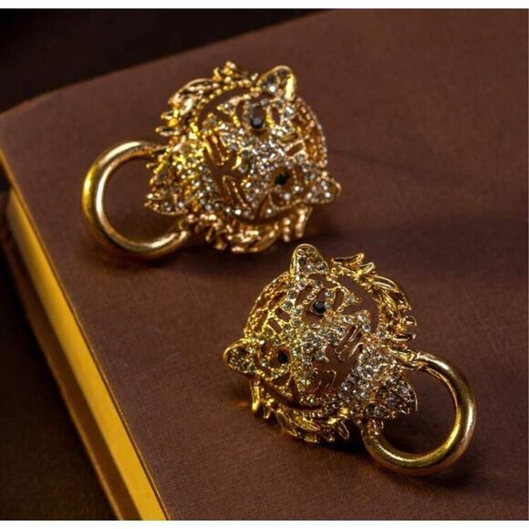 Lion Pierced Earrings - Picture 4 of 7